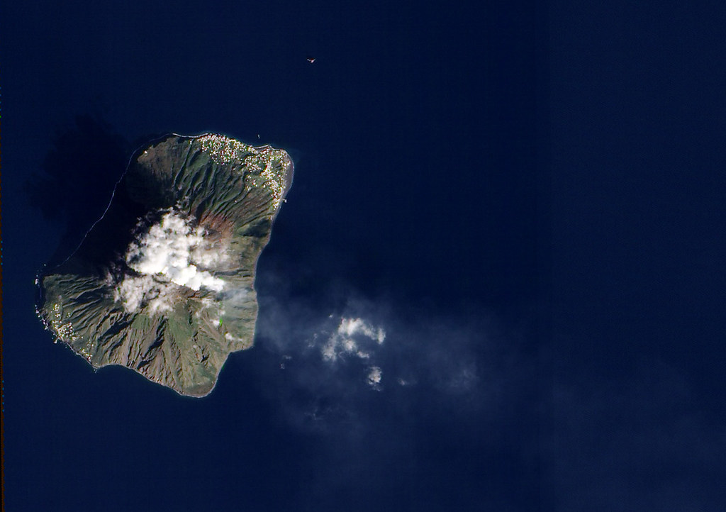 Night Hiking Mount Stromboli: The Ultimate Guide to Europe’s Most Active Volcano Trek