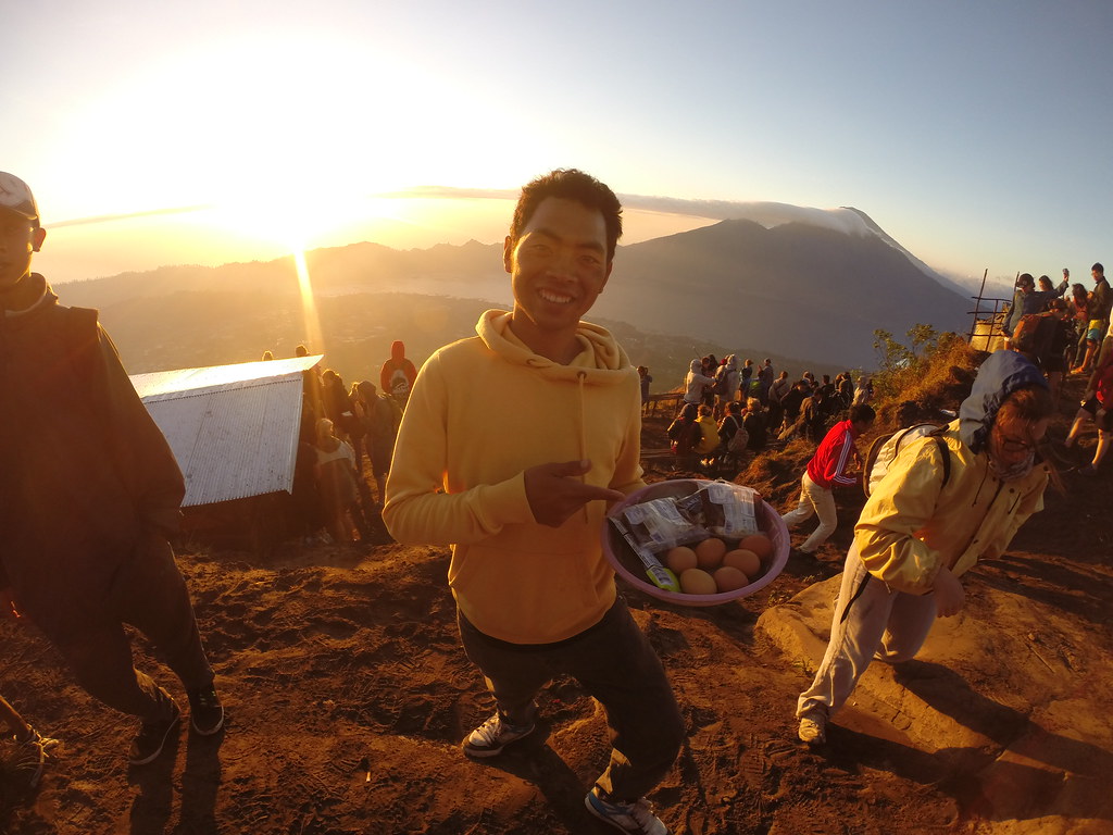 Mount Batur Volcano Trekking: The Ultimate Sunrise Hike Guide in Bali’s Active Caldera