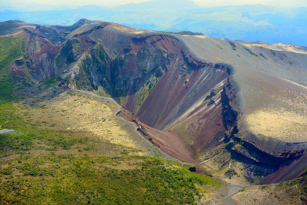 Mount Tarawera Volcano Trekking Guide: Exploring New Zealand’s Active Volcanic Rift and Lava Caves