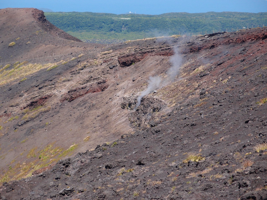 Mount Mihara Volcano Trekking Guide: Exploring Japan’s Active Stratovolcano on Izu Ōshima