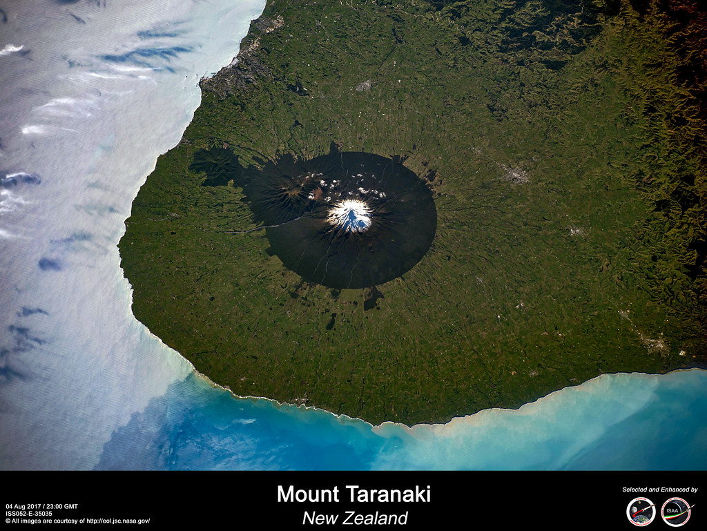 Mount Taranaki volcano trek - Mount Taranaki - New Zealand