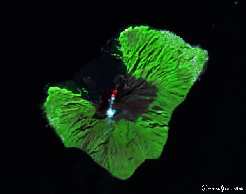 Mount Stromboli - Night Hike volcano trek - Stromboli Volcano, Italy