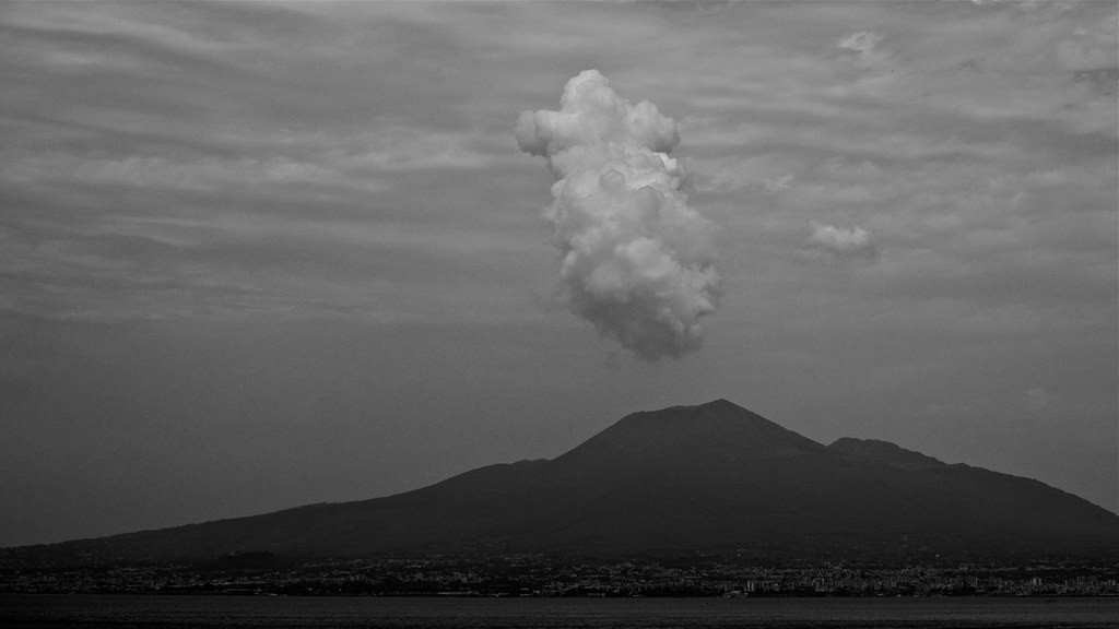 Mount Vesuvius - Sunset Hike volcano trek - Vesuvio / Vésuve (avec un effrayant nuage - with a frightening cloud)