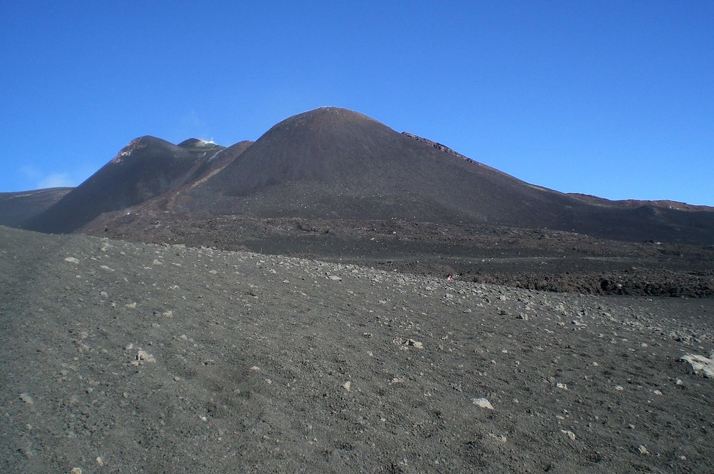 Mount Etna volcano trek - Addio Torre del Flosofo - Aftermath Etna Volcano Paroxysmal Eruption October 26 2013 - Creative Commons by gnuckx