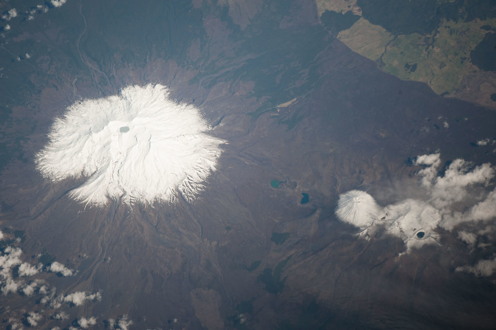 Mount Ruapehu volcano trek - Ruapehu Volcano, Tongariro Volcanic Complex, New Zealand (NASA, International Space Station, 09/30/13)