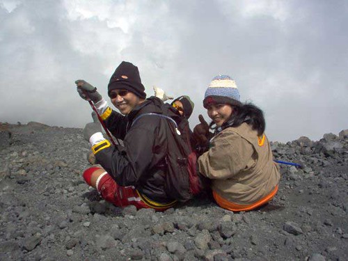 Mount Rinjani volcano trek - Vico team adventures summit mount Rinjani 3726 meters with Bohari Adventures Lombok island Indonesia